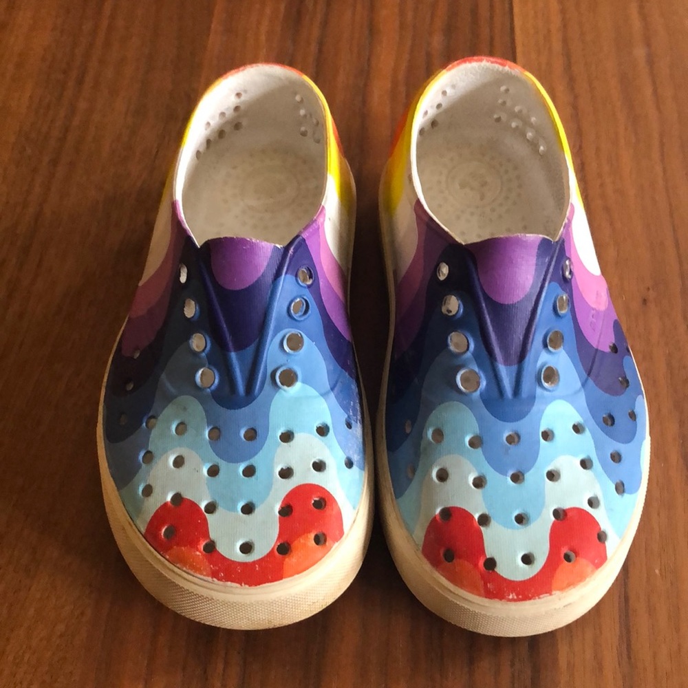 Native Shoes Size 11 Rainbow Waves